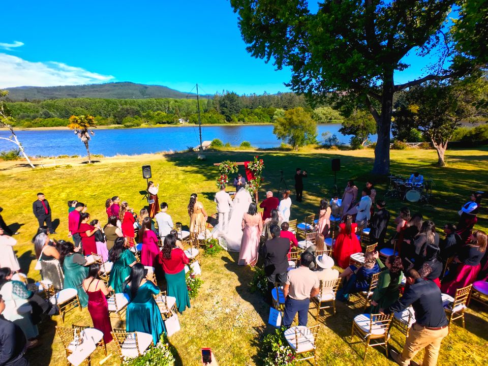 Fotografía y video de matrimonio con dron y mirada cinematográfica. Un recuerdo auténtico que te permite volver a sentir cada momento.