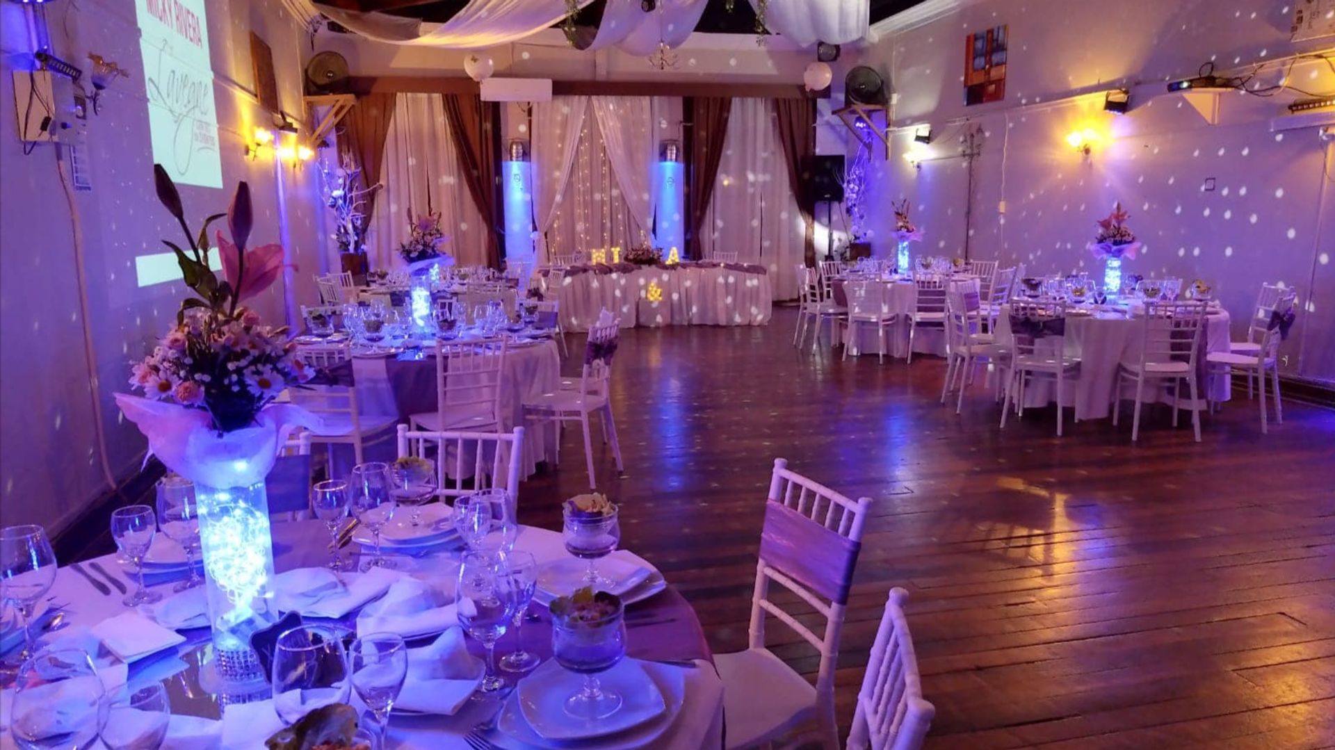 Lavegne centro de eventos - Banquetes para Matrimonios en Weddy