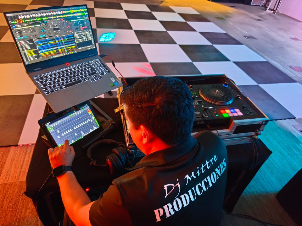 Foto 10 de Dj Mittre producciones - Música para Matrimonios