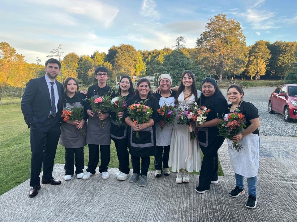 Detrás de cada boda hay un equipo que hace posible cada detalle. Yoselyn Peréz y su equipo de banquetería, acompañando una hermosa celebración en Mary Elle´n House.