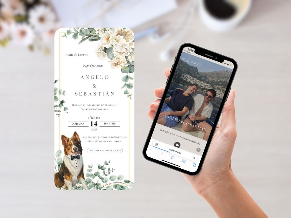 Invitación de matrimonio floral con fotografías de los novios y sitio web personalizado para invitados.