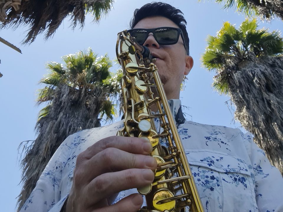 Foto 4 de Saxofonista Carlos Villegas O. - Música para Matrimonios