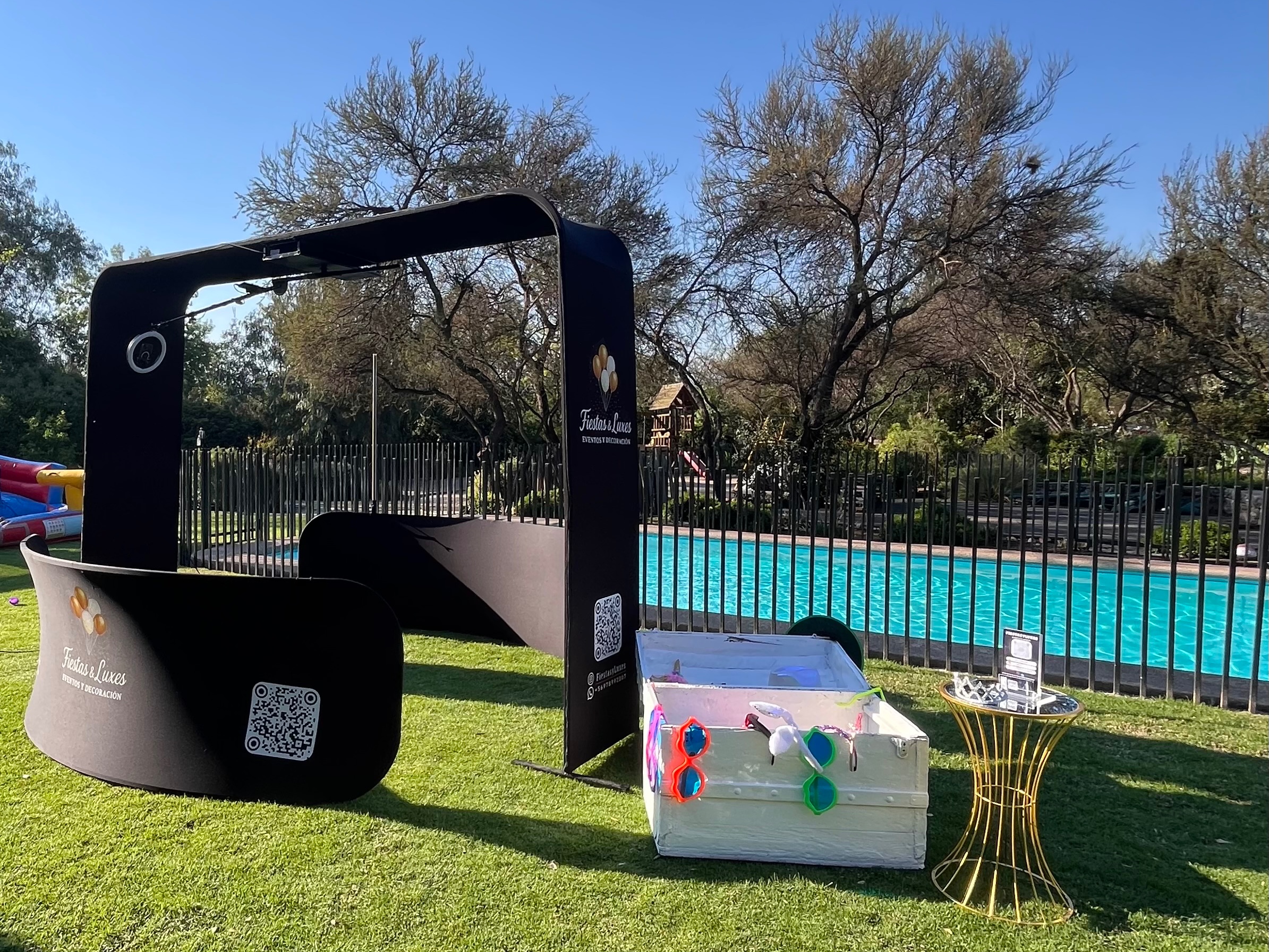 Fiestas & Luxes - Photobooth para Matrimonios en Weddy