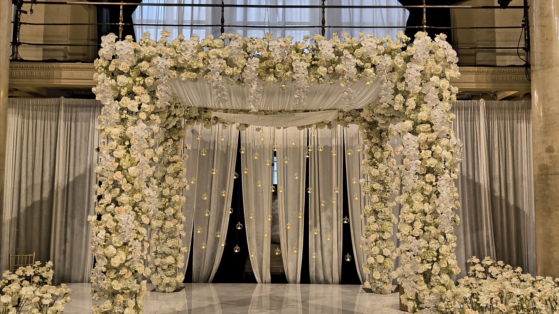 Simple rose floral designs - Florerías para Matrimonios en Weddy