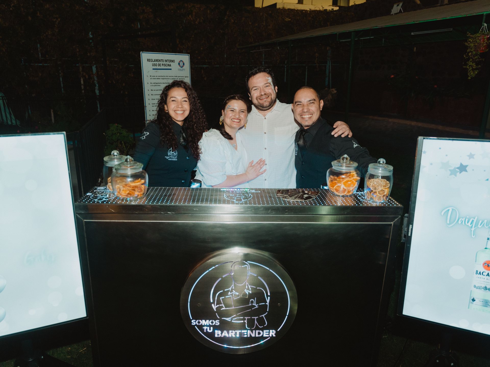Foto 1 de Somos tu Bartender - Barras Móviles para Matrimonios