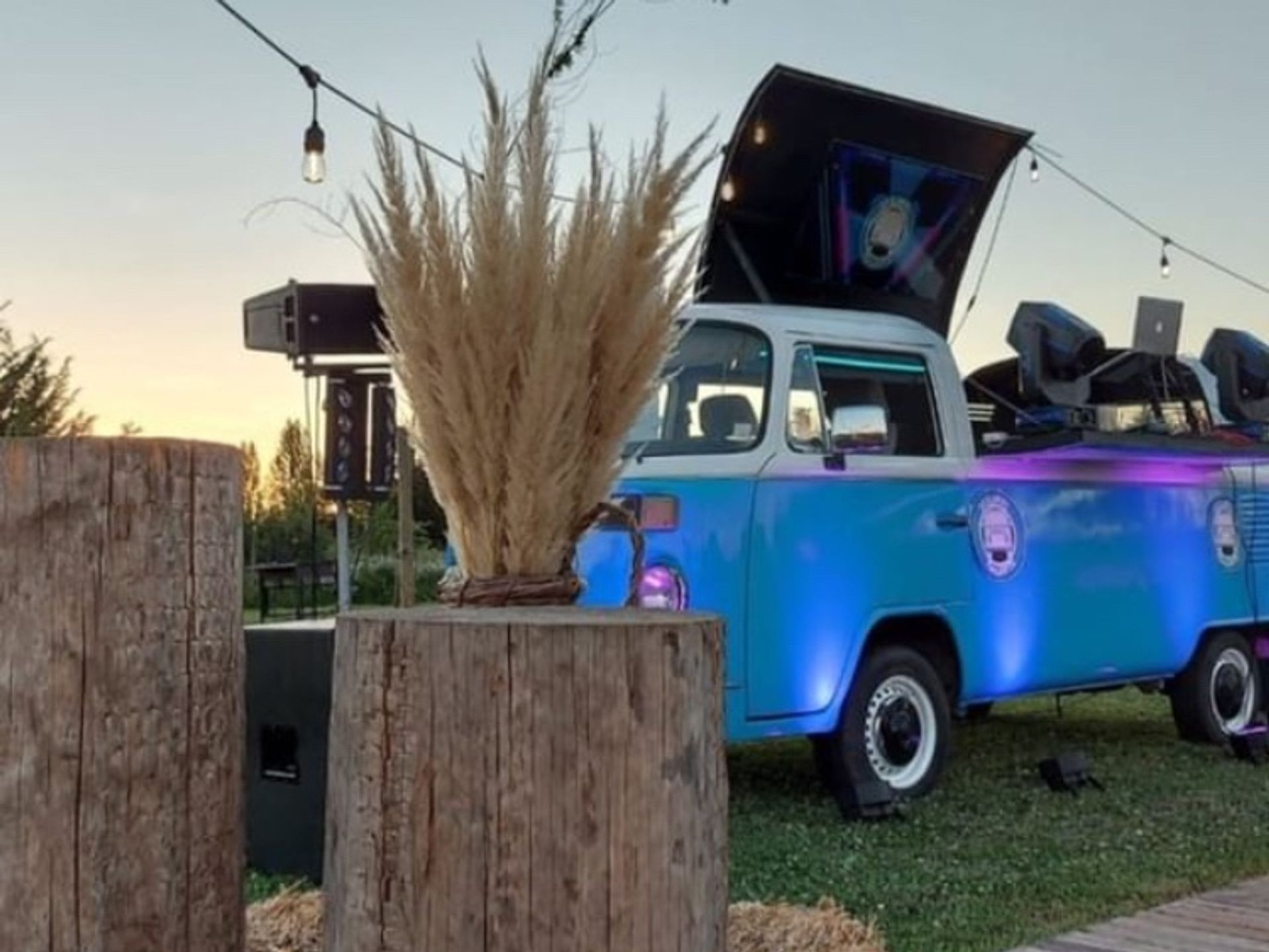 Foto 1 de La Kombi Parlante - Música para Matrimonios