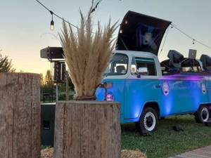 Foto 1 de La Kombi Parlante - Música para Matrimonios