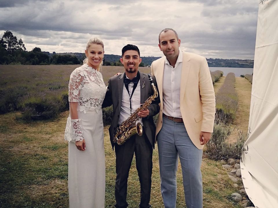 Foto 5 de EstebanRivera - Saxofonista - Música para Matrimonios