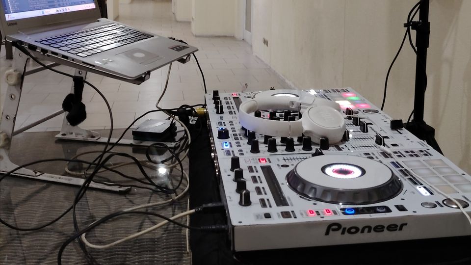 Foto 10 de DjMaxi - Música para Matrimonios
