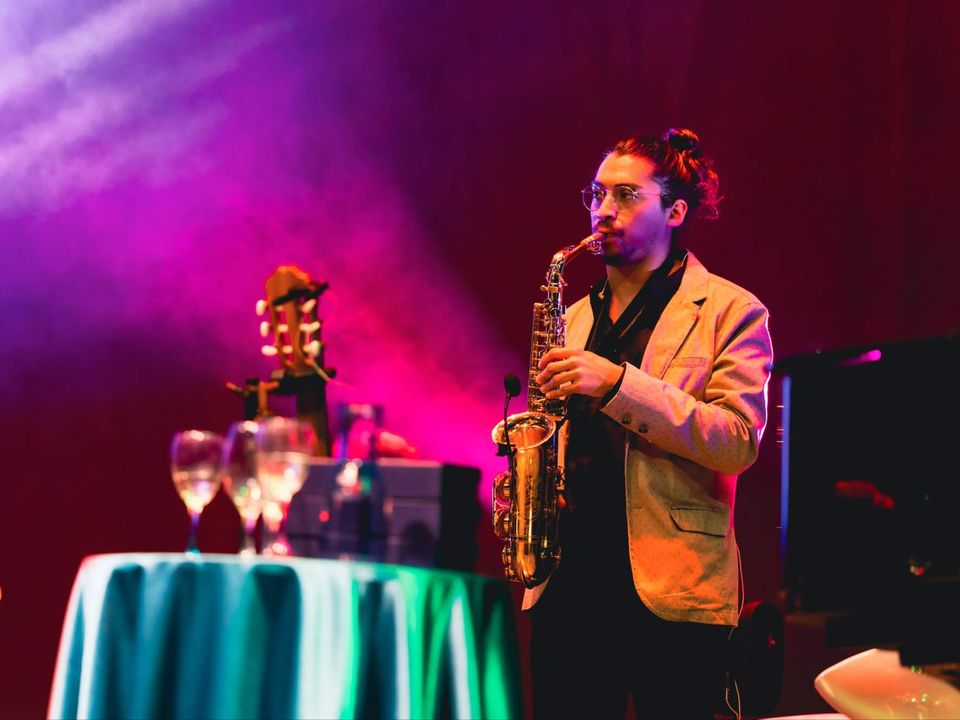 Foto 5 de Alejandro Vera Saxofonista - Música para Matrimonios