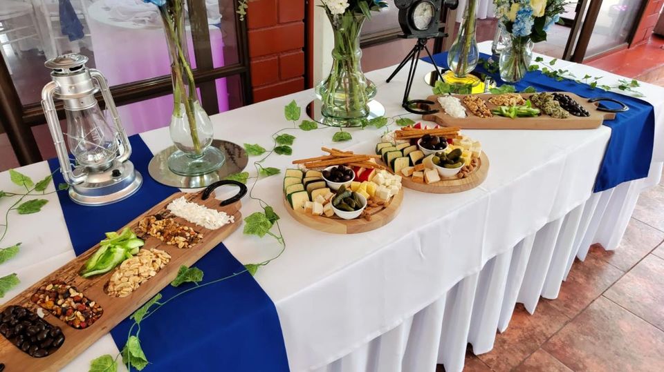 Foto 6 de Alquileres y Banquetes Alaniz. Soc. Ltda - Banquetes para Matrimonios