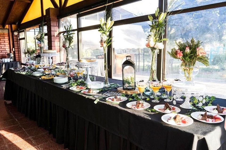 Foto 4 de Alquileres y Banquetes Alaniz. Soc. Ltda - Banquetes para Matrimonios