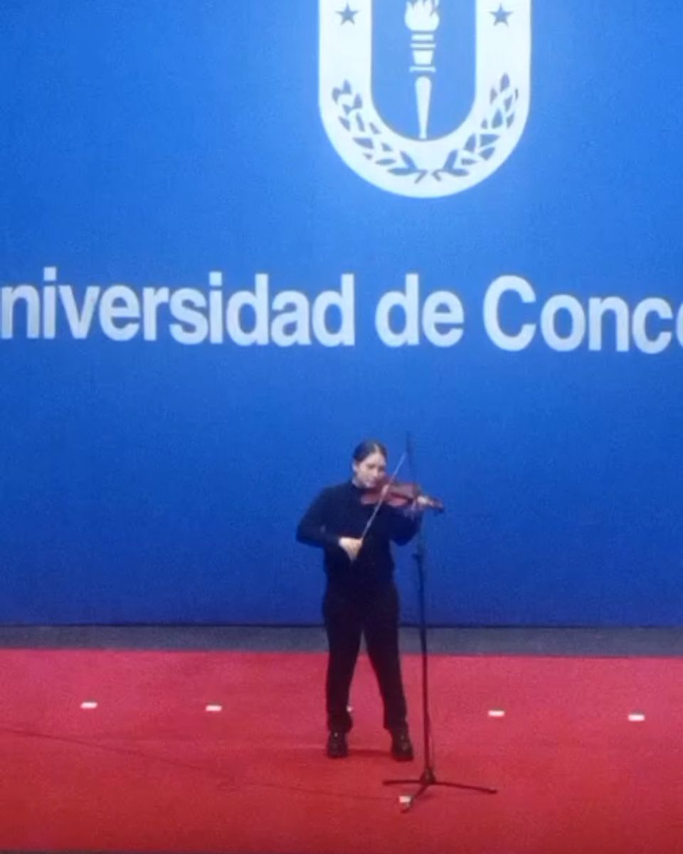 Foto 4 de Violinista Valentina Herrera - Música para Matrimonios
