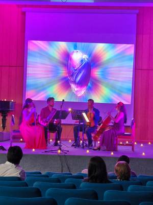 Concierto de san Valentín con música pop de diversas épocas para todo público.