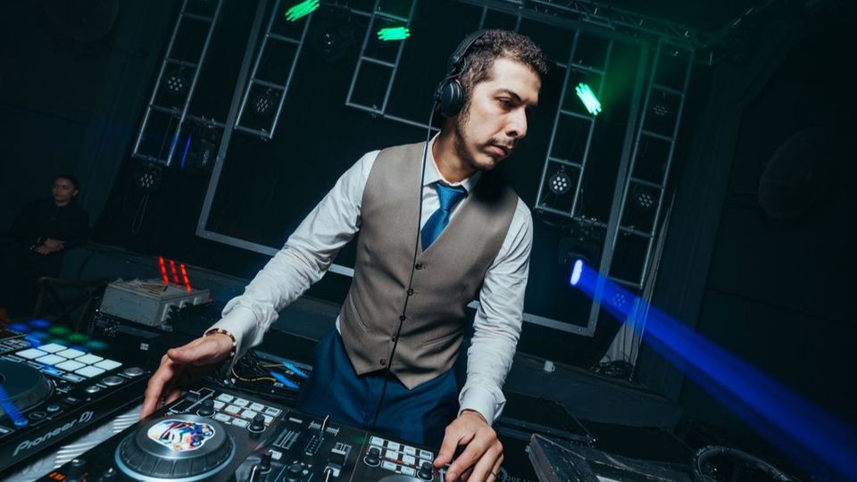 Crossmoth - Música para Matrimonios en Weddy