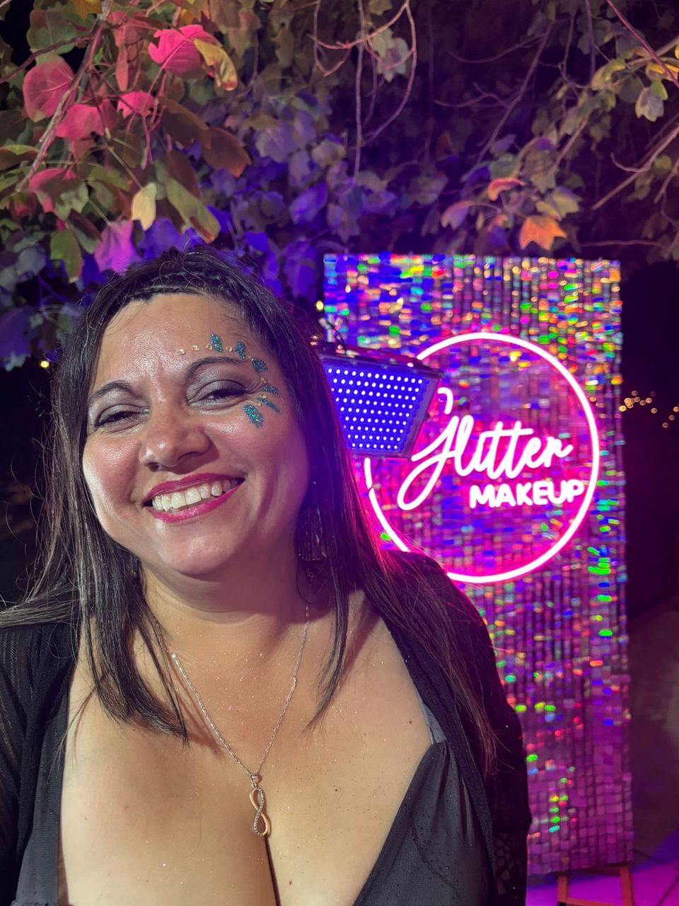 Foto 8 de Glitter Makeup - Cotillón para Matrimonios
