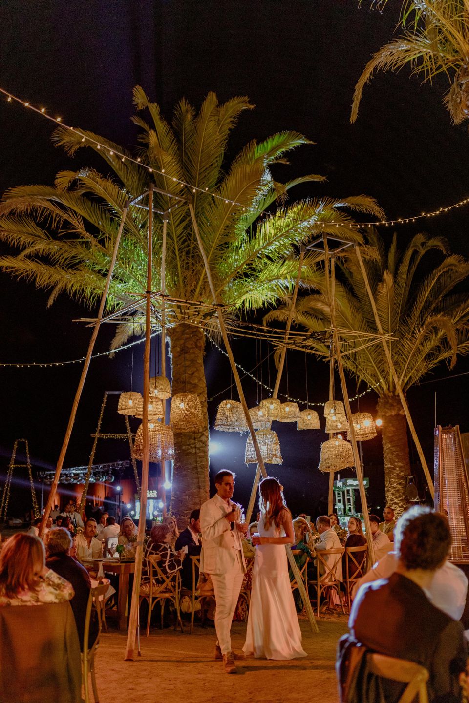 Diseño y decoración al aire libre en matrimonio en Santiago
