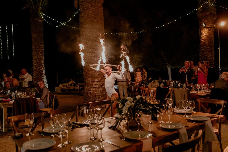Cena de matrimonio con banquetería y show en vivo