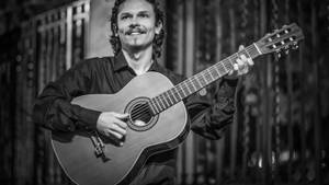 Foto con guitarra acústica.2023