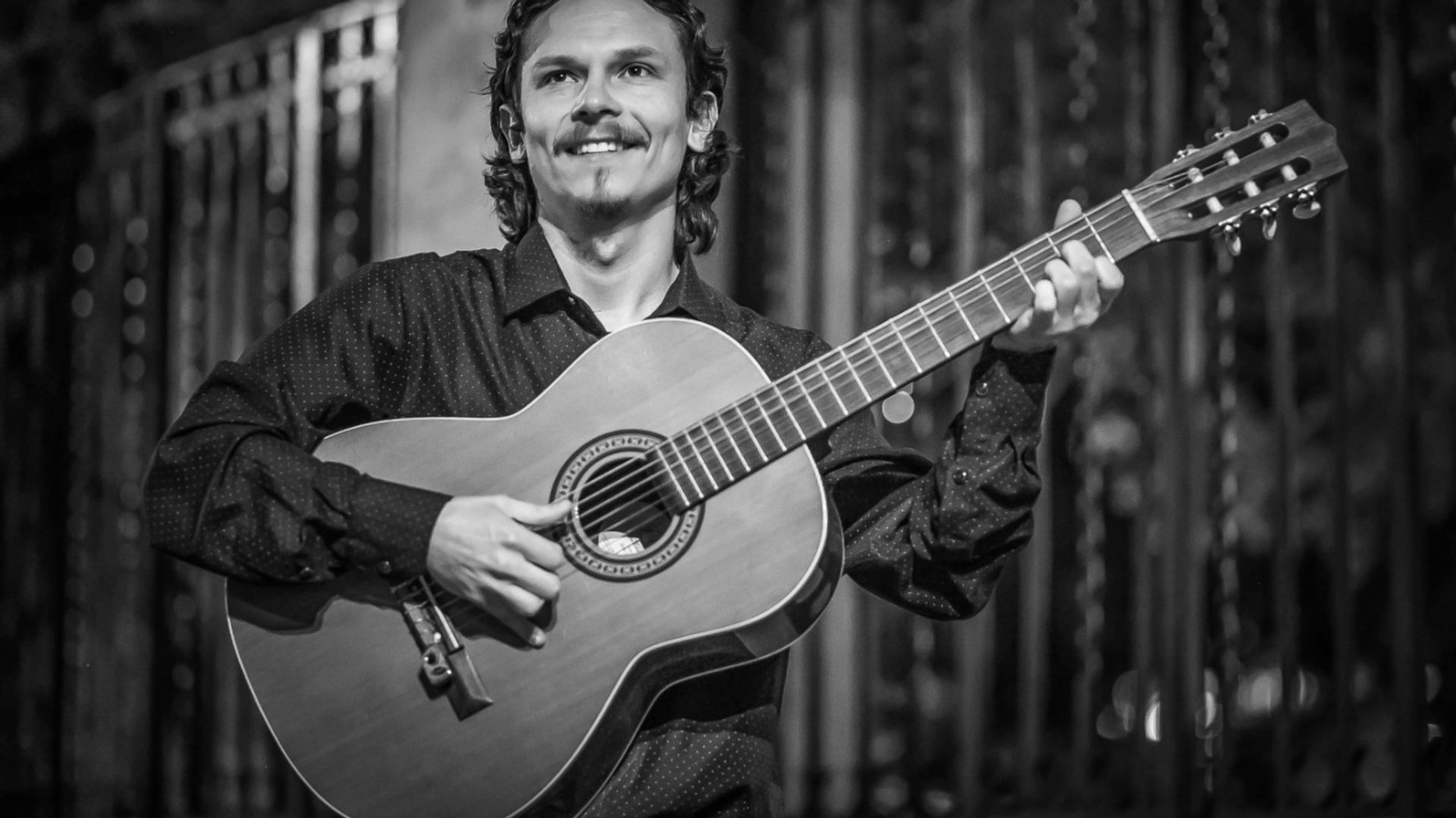 Foto con guitarra acústica.2023