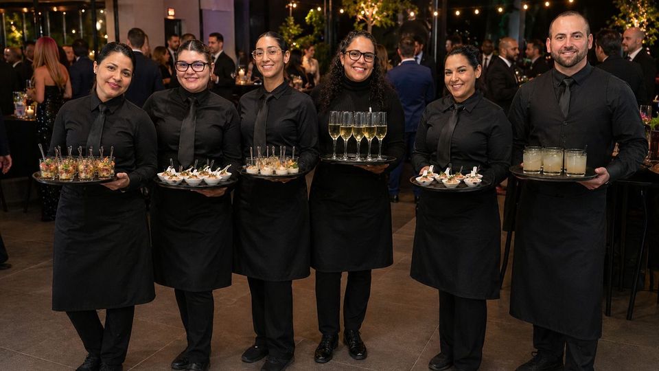 Tenemos el staff de Garzones garantizados para tu evento