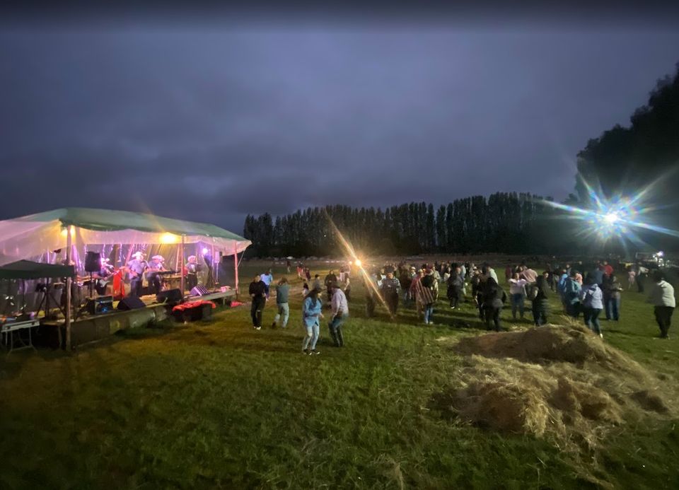 Foto 10 de Hvproaudio.cl - Iluminación y Producción para Matrimonio