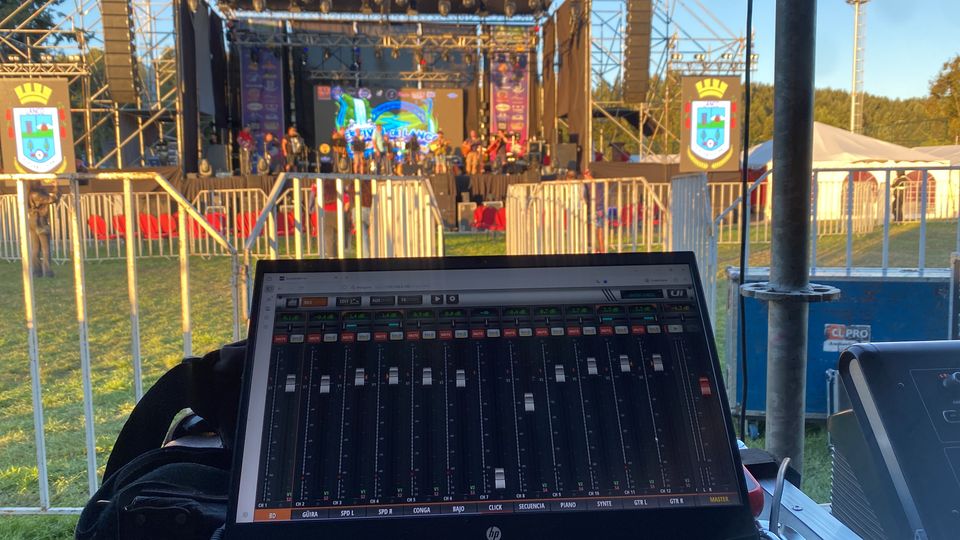 Foto 11 de Hvproaudio.cl - Iluminación y Producción para Matrimonio