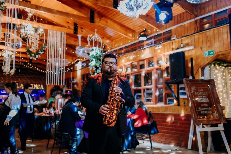 Foto 10 de Fabian Romero Saxofonista - Música para Matrimonios
