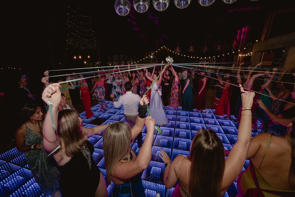 Foto 10 de Louder Pro - Iluminación y Producción para Matrimonio