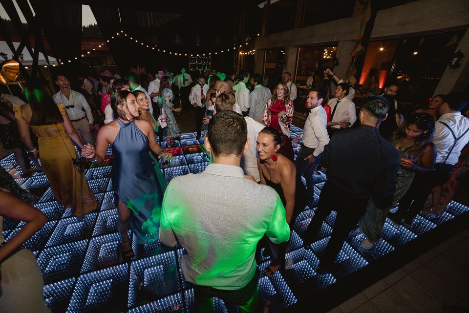 Foto 9 de Louder Pro - Iluminación y Producción para Matrimonio