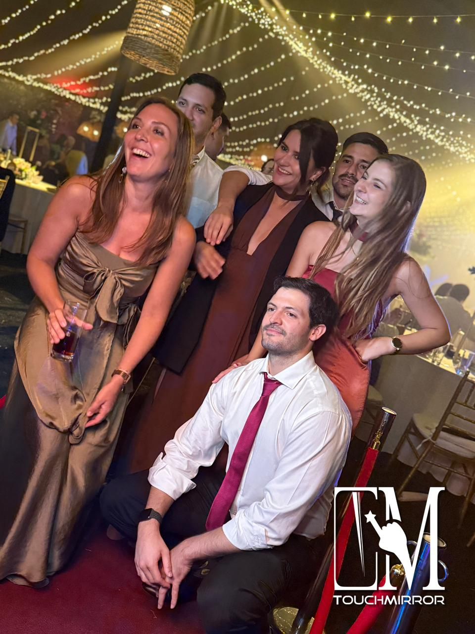 Foto 7 de Touchmirror.cl - Photobooth para Matrimonios