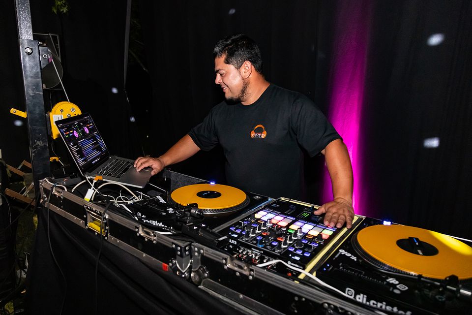 Foto 10 de DJ CRISTOFER ELO CHILE - Música para Matrimonios
