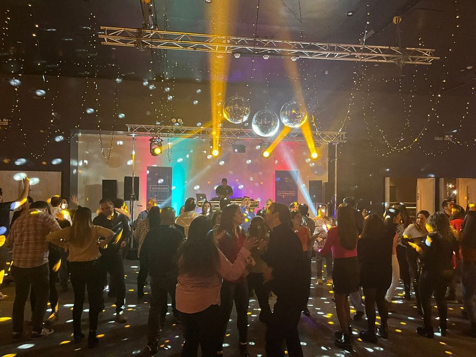 Foto 4 de DJ CRISTOFER ELO CHILE - Música para Matrimonios