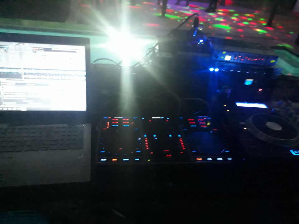 Foto 4 de Djonathans Eventos - Música para Matrimonios