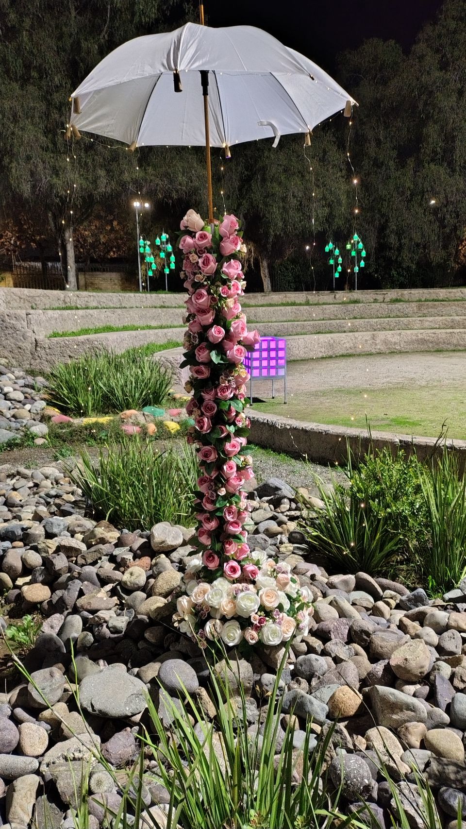 paragua decorativo iluminado . altura 2.30 metros