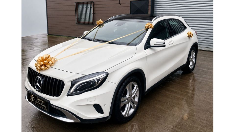 Novios Sobre Ruedas Puq - Autos para Matrimonios en Weddy