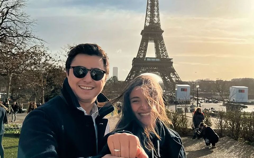 Anillo de compromiso en su estuche
