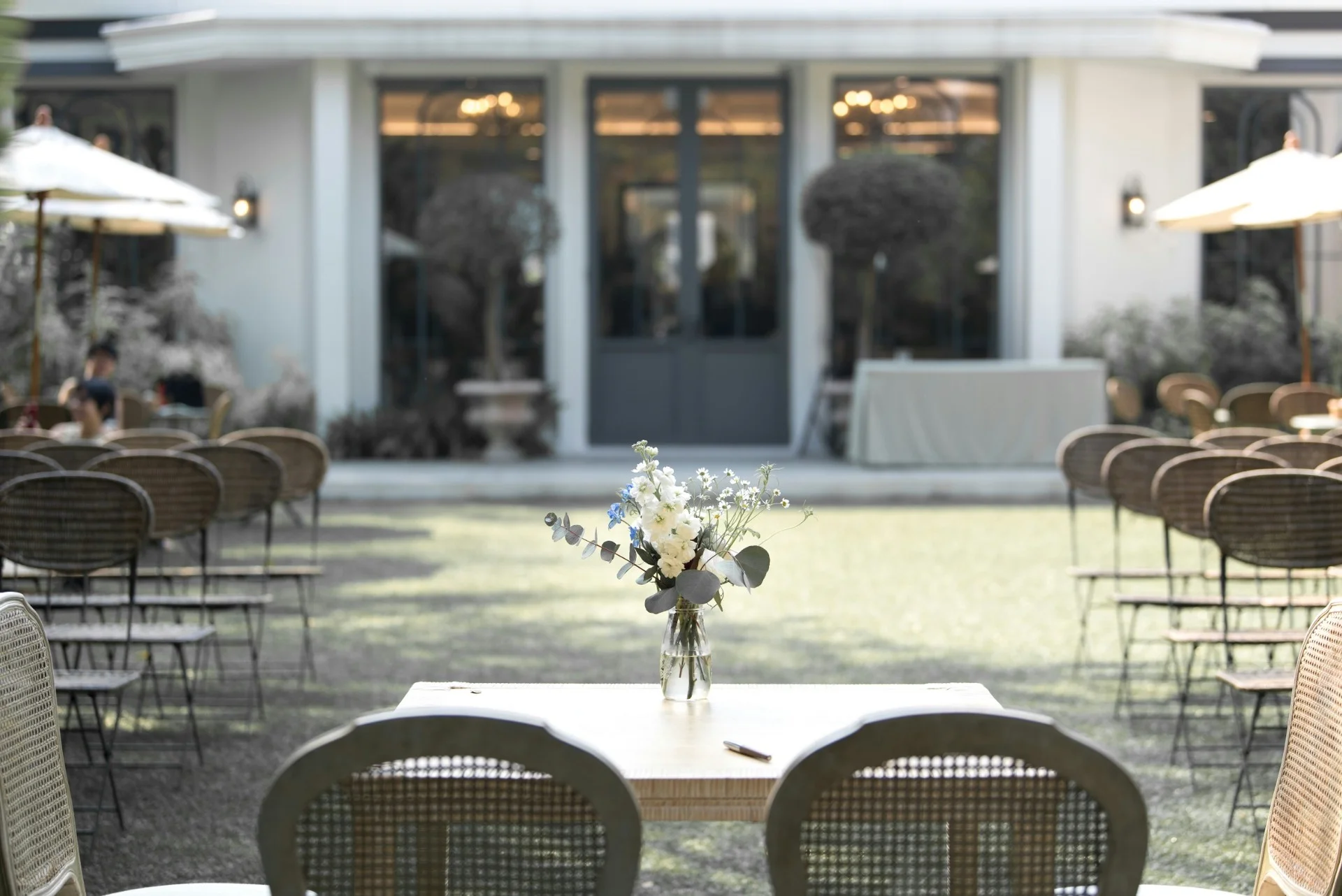 Matrimonio íntimo: ventajas, cómo hacer la lista y dónde celebrarlo (20–50 invitados)