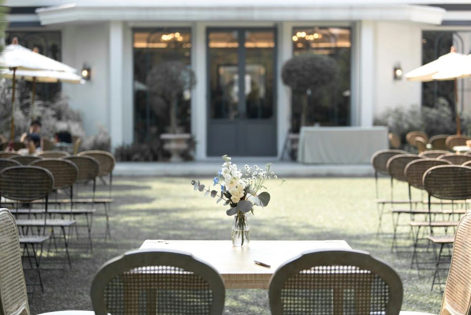 Matrimonio íntimo: ventajas, cómo hacer la lista y dónde celebrarlo (20–50 invitados)
