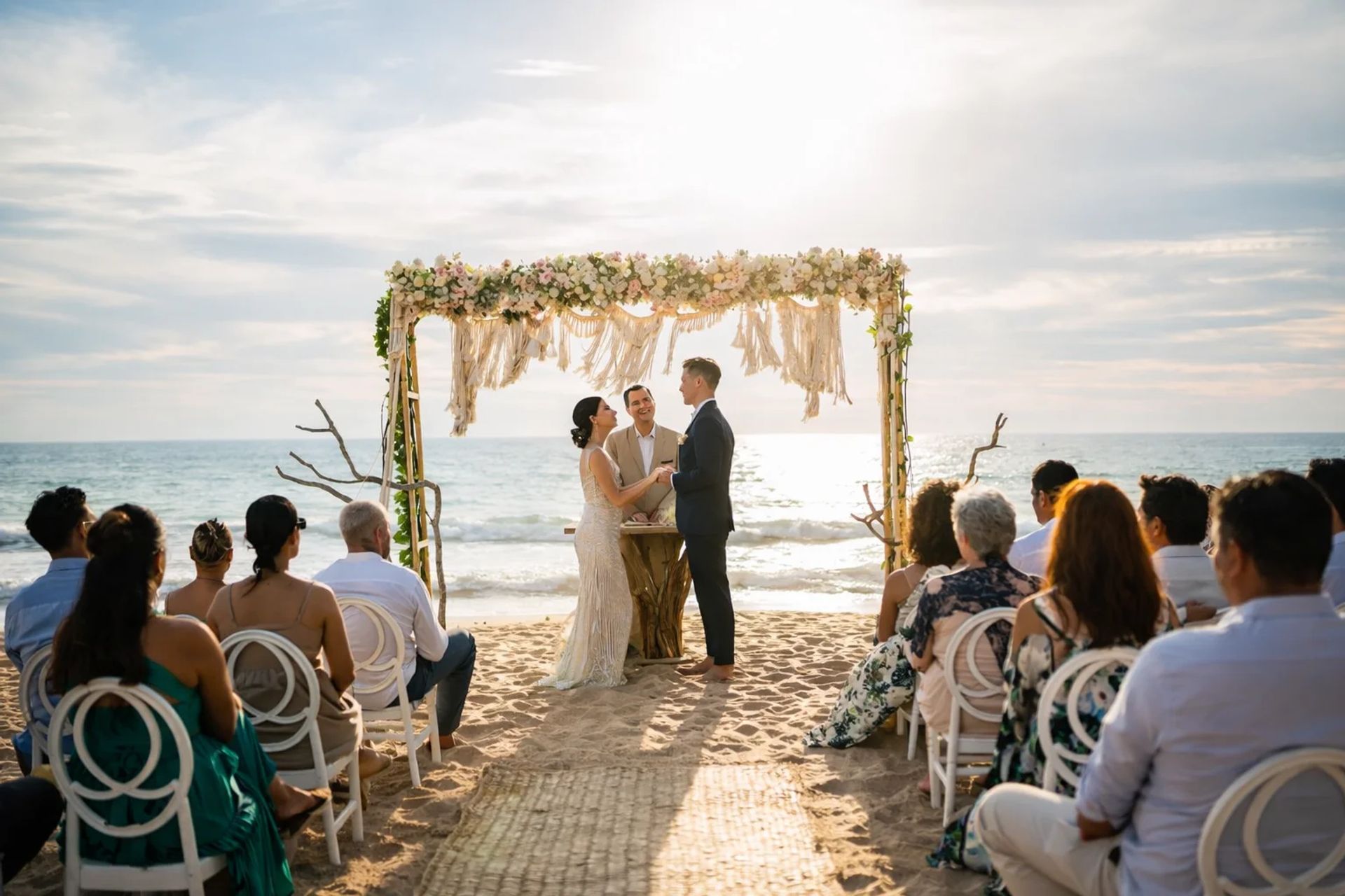 Matrimonio en la playa vs salón: pros, contras y cómo decidir según tu estilo - Inspiración en Chile | Blog de matrimonios Weddy